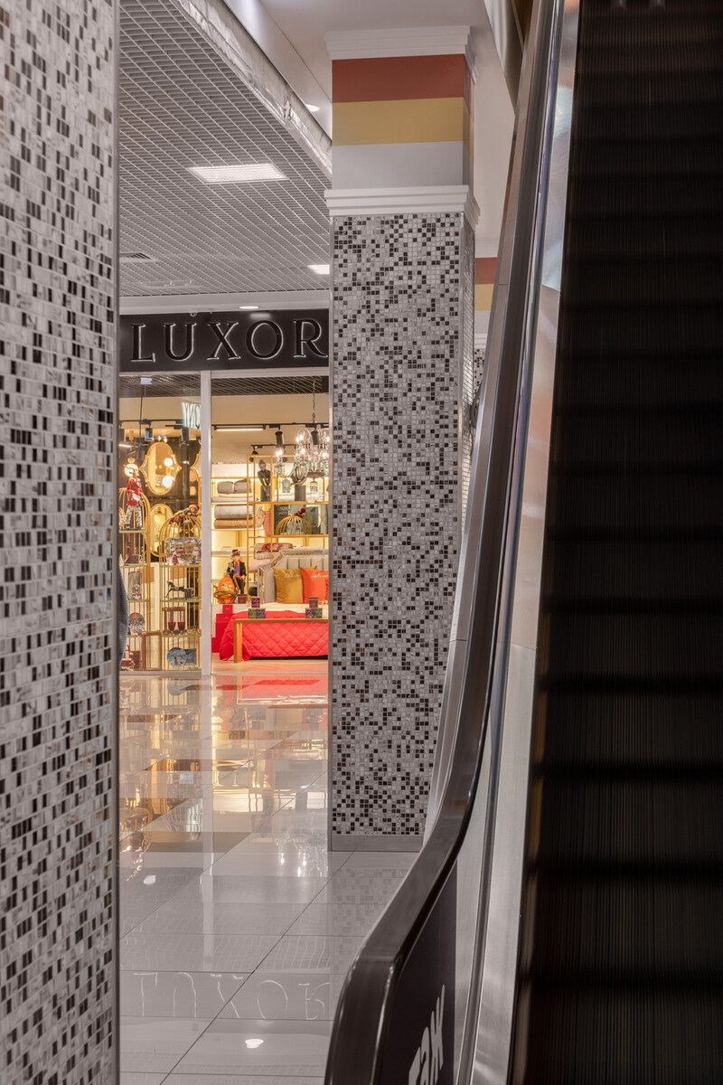 Фасад бутика эксклюзивных товаров "Luxor" в Пятигорске