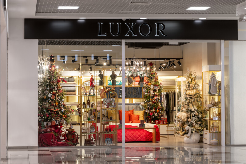 Фасад бутика эксклюзивных товаров "Luxor" в Пятигорске